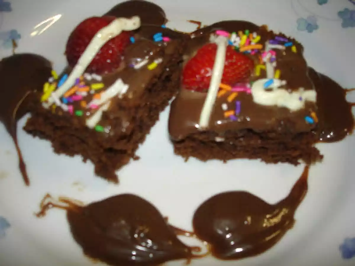 Bolo de brigadeiro com morango - foto 3