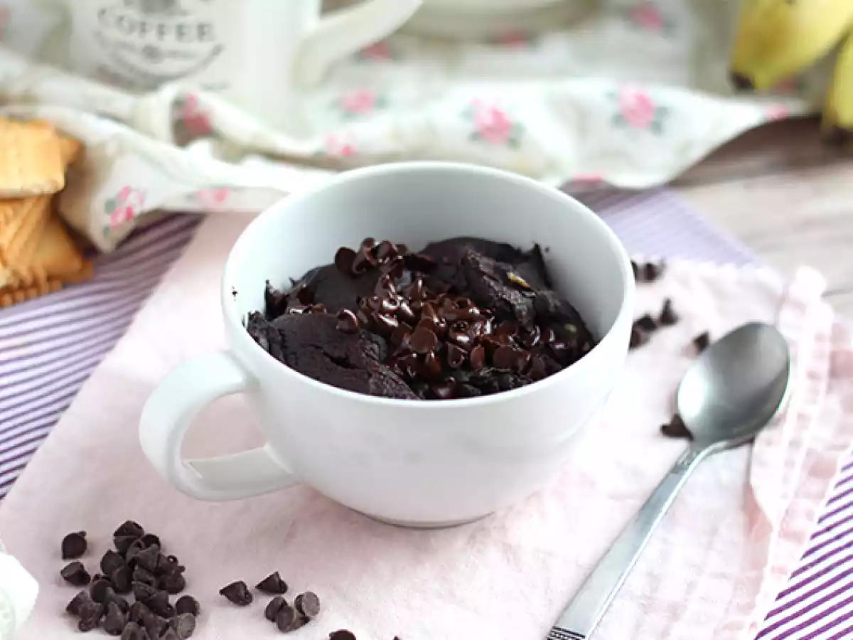 Bolo de caneca de chocolate em 1 minuto