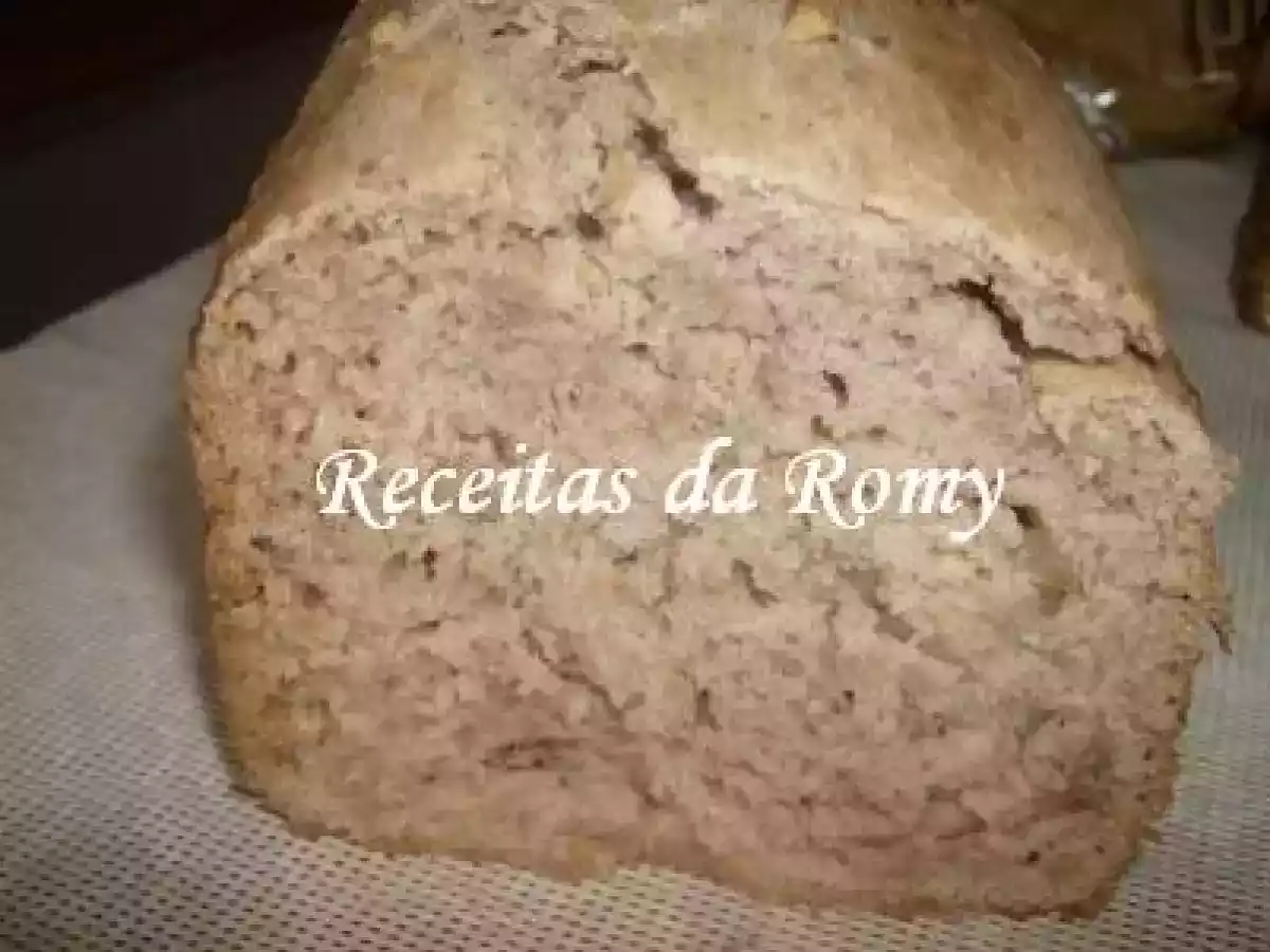 Bolo de canela e nozes