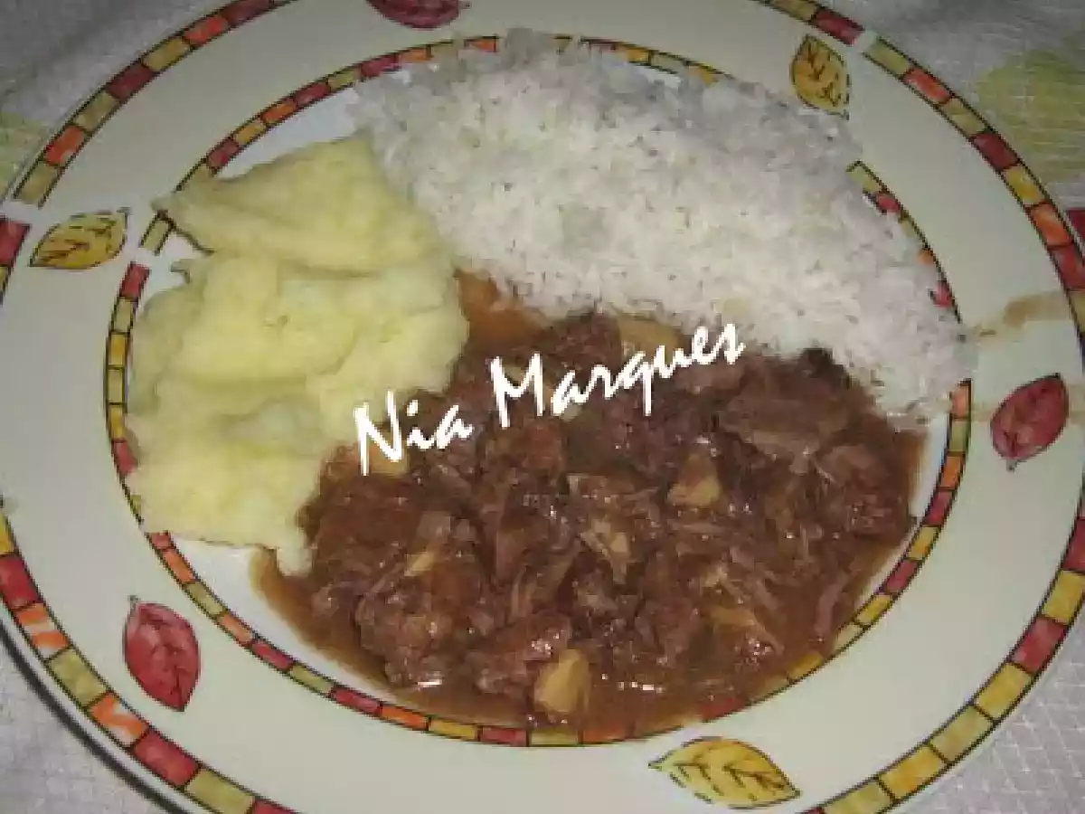 BOLO DE CARNE COM RECHEIO DE QUEIJO E CARNE A MODA BORGONHA DA NIA