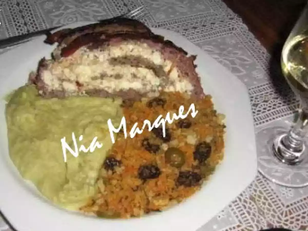 BOLO DE CARNE COM RECHEIO DE QUEIJO E CARNE A MODA BORGONHA DA NIA - foto 2