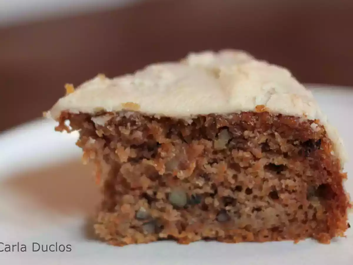 Bolo de cenoura com banana e nozes