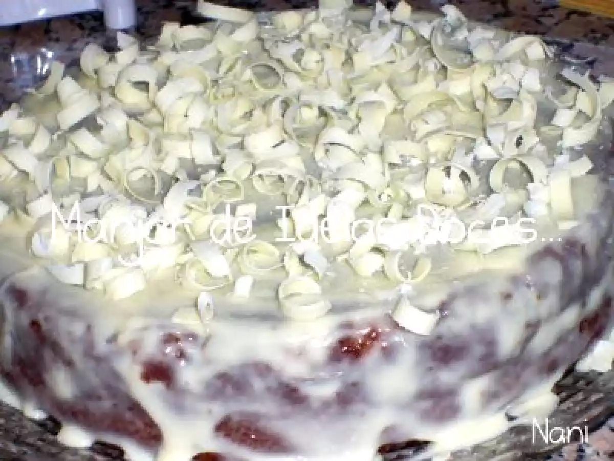Bolo de Cenoura com Calda de Laranja e Cobertura de Chocolate Branco - foto 2