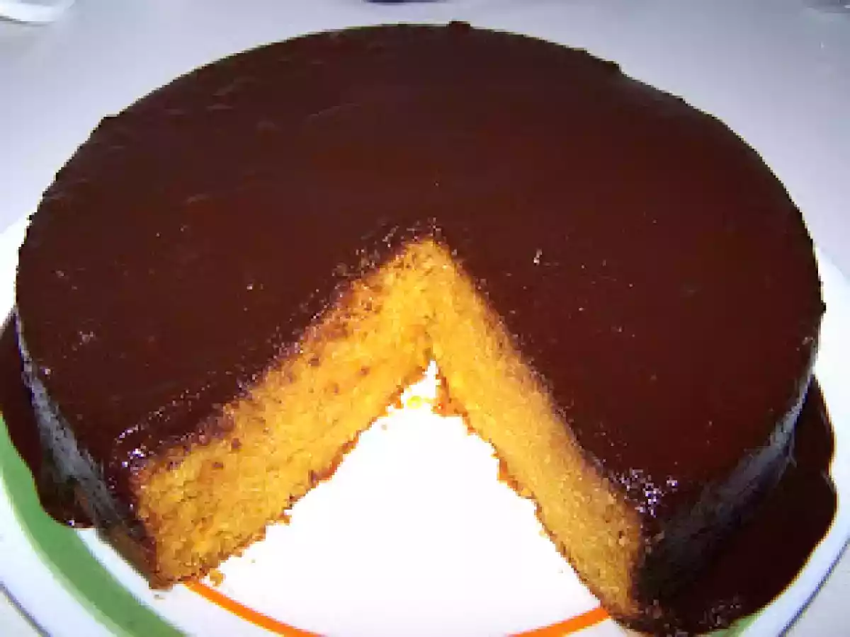 Bolo de cenoura com cobertura de chocolate