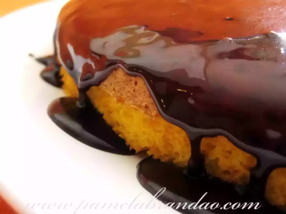 Bolo de Cenoura com Cobertura de Chocolate
