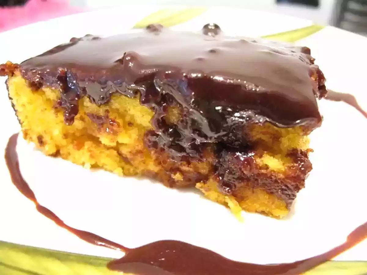 Bolo de Cenoura com cobertura de chocolate