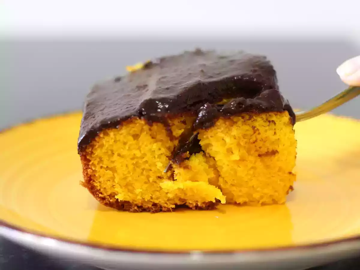 Bolo de Cenoura com cobertura de chocolate