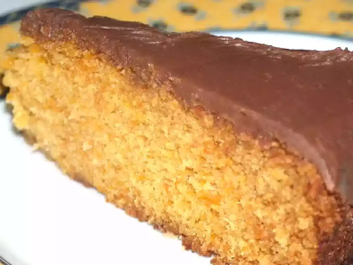 BOLO DE CENOURA COM COBERTURA DE CHOCOLATE DE LEITE - foto 2