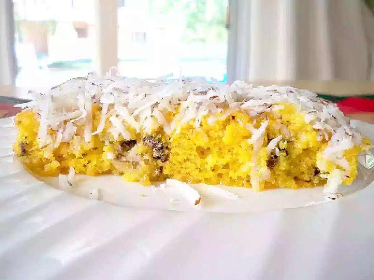BOLO DE CENOURA COM NOZES E COCO