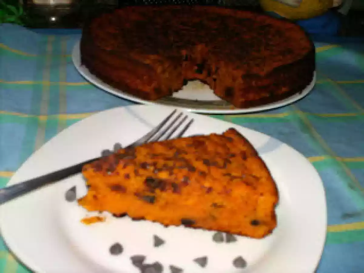 Bolo de cenoura com pepitas de chocolate