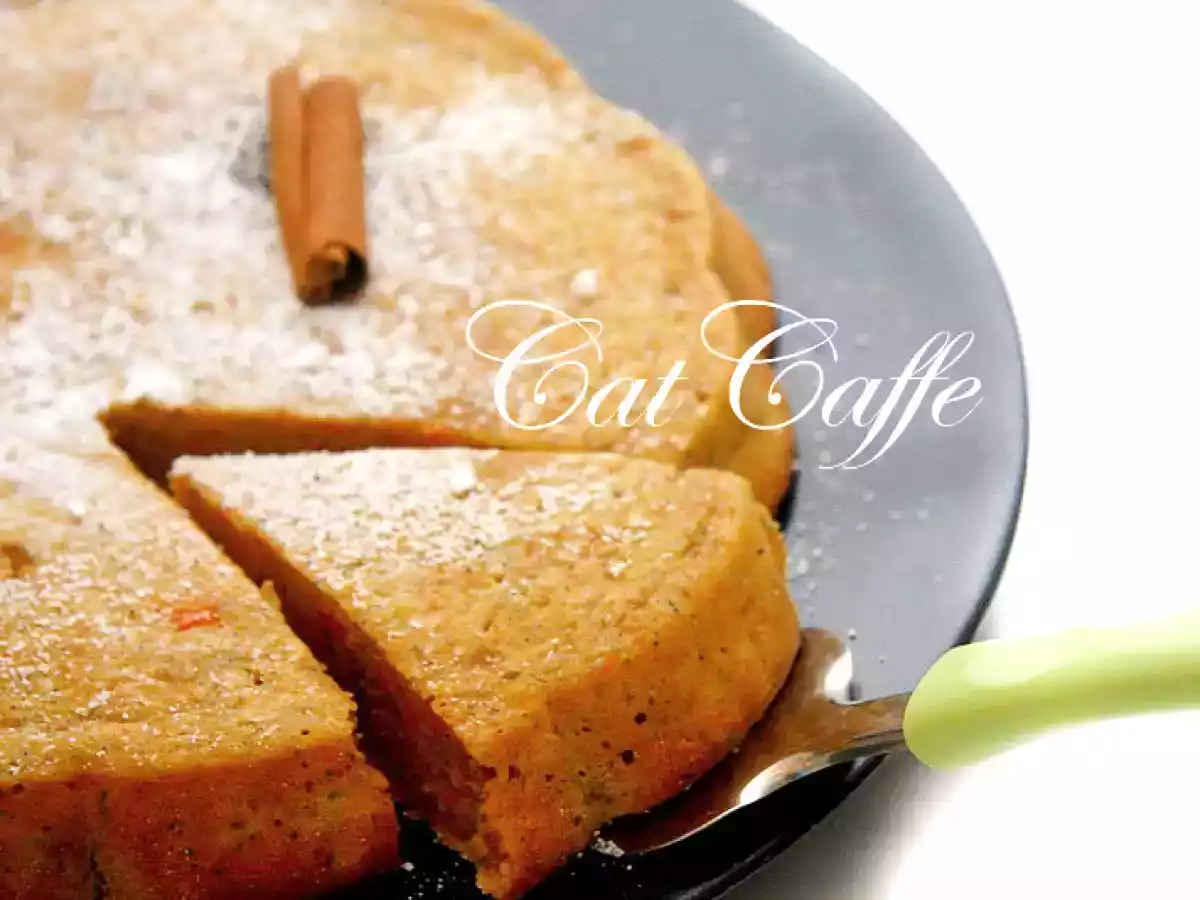 Bolo de cenoura com sementes de papoila