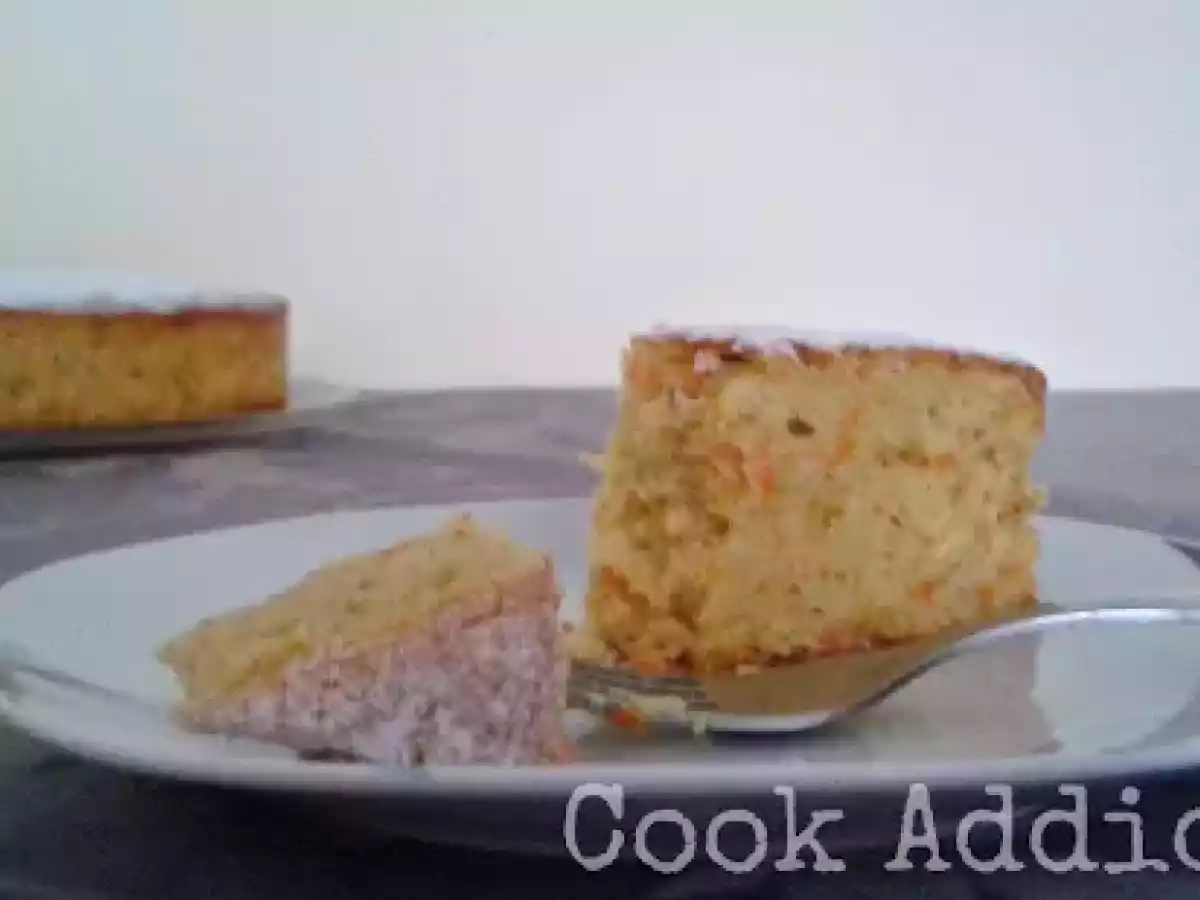 Bolo de cenoura, pêra e amêndoa