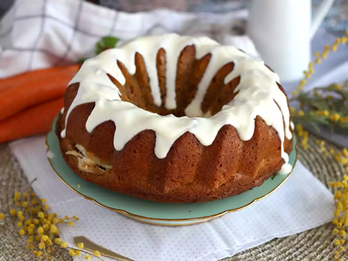 Bolo de cenoura recheado com creme cheesecake - foto 2