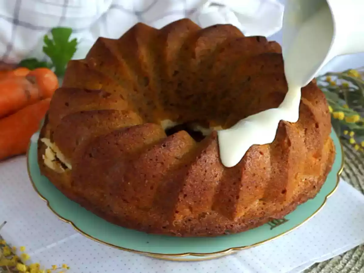 Bolo de cenoura recheado com creme cheesecake - foto 3