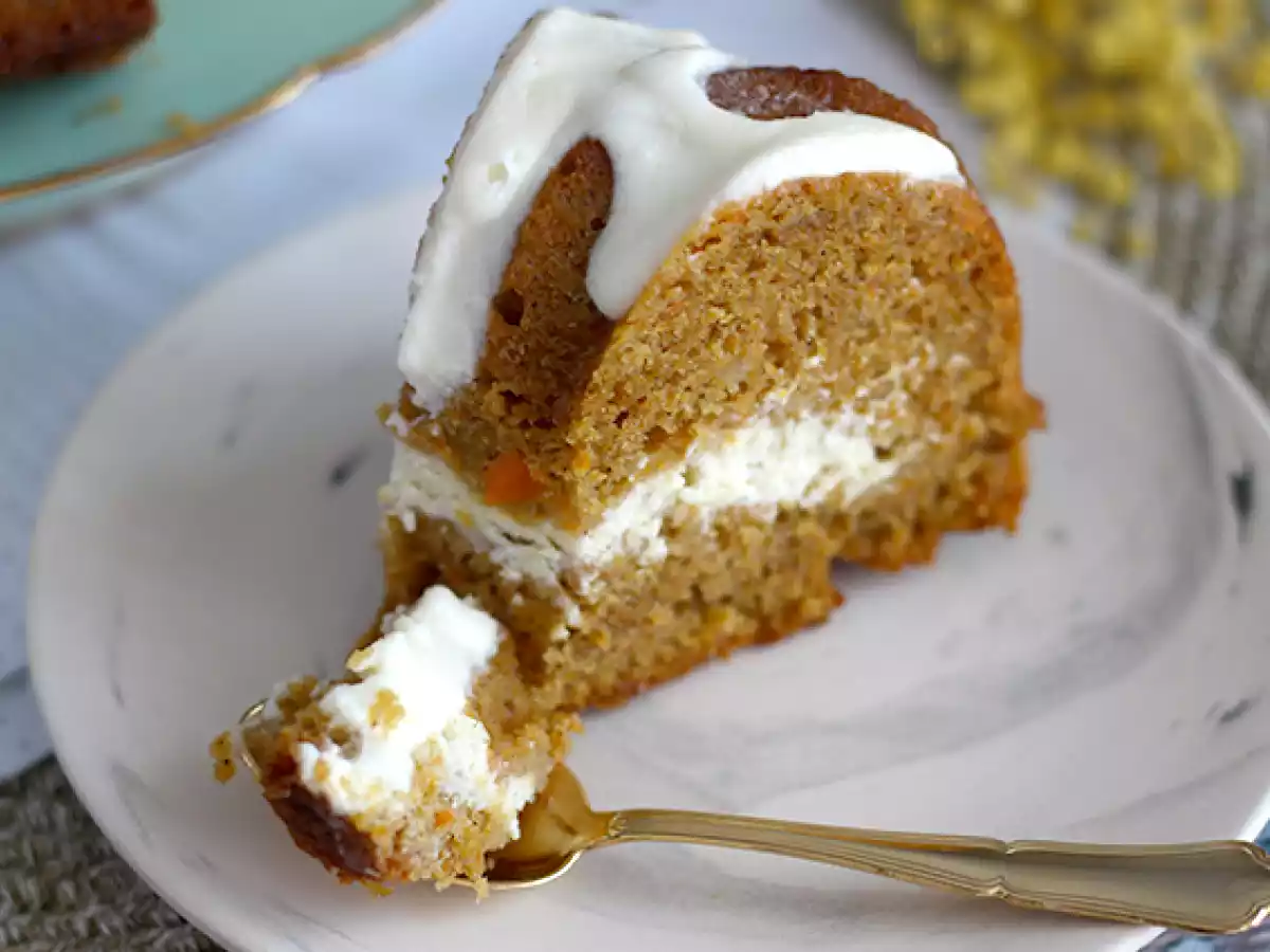 Bolo de cenoura recheado com creme cheesecake - foto 4