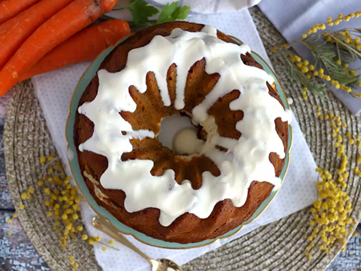 Bolo de cenoura recheado com creme cheesecake - foto 5