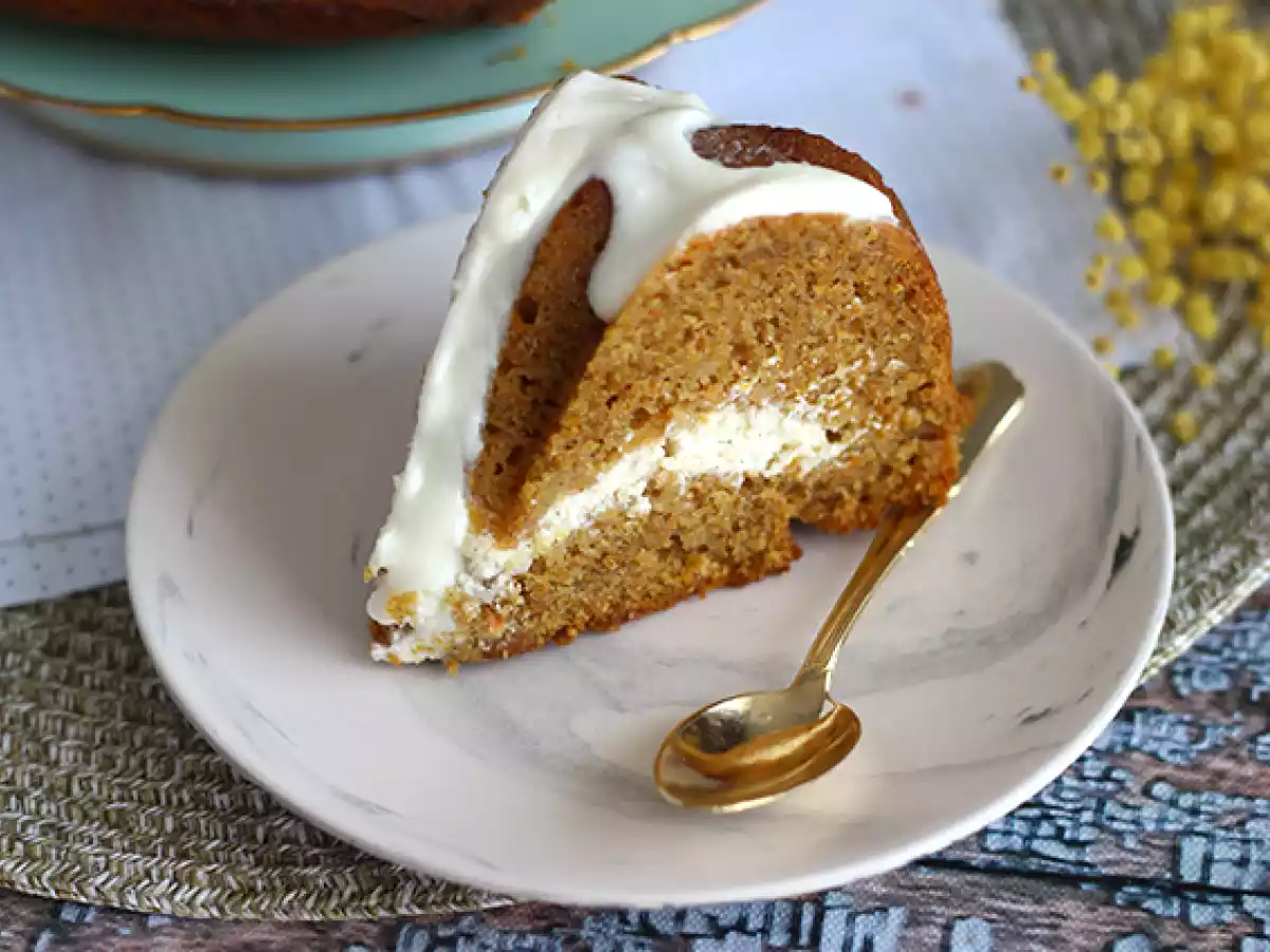 Bolo de cenoura recheado com creme cheesecake - foto 6