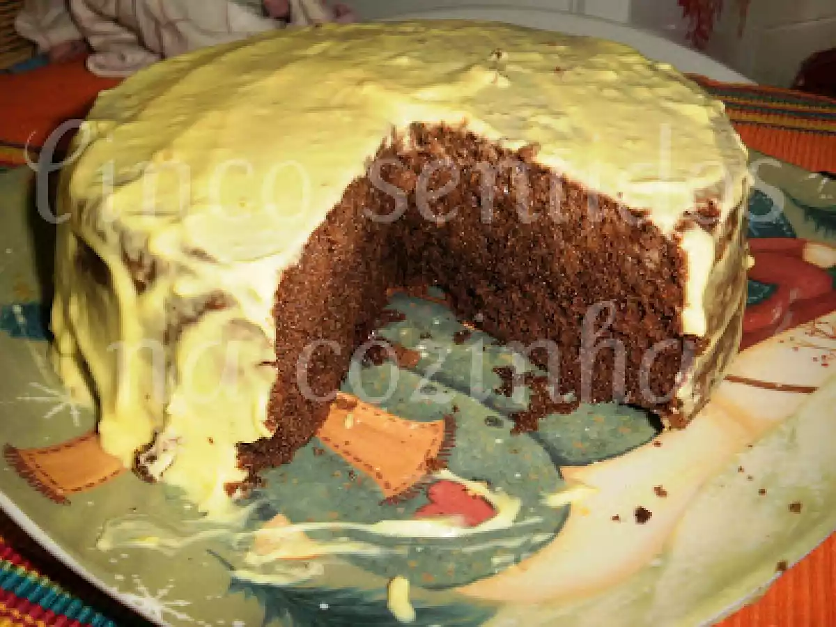 Bolo de chocolate Branca de Neve com creme de farinha custard - foto 2