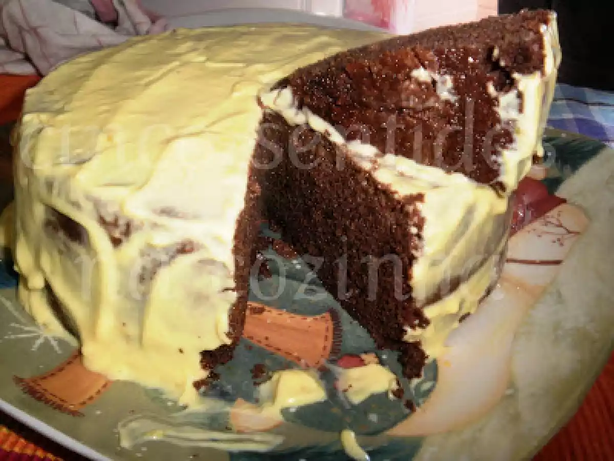 Bolo de chocolate Branca de Neve com creme de farinha custard - foto 3