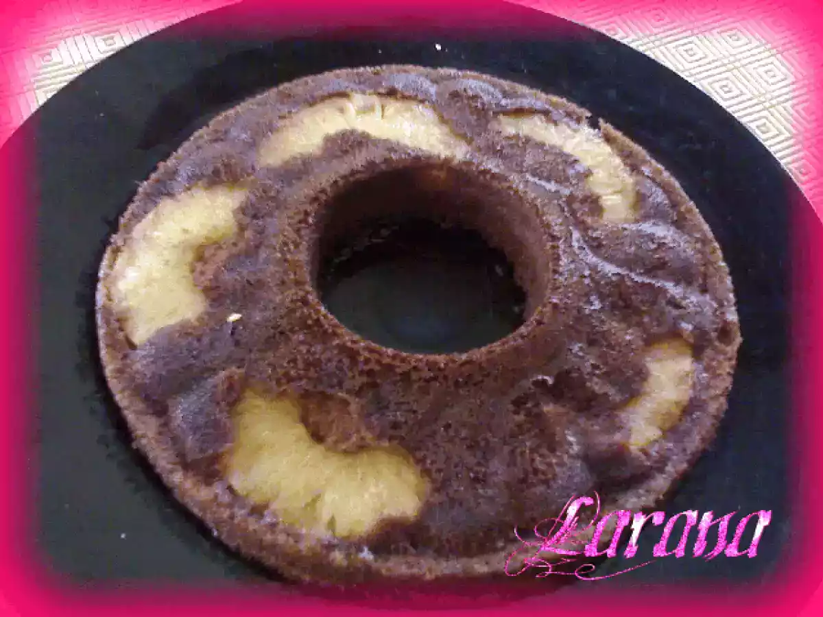 Bolo de chocolate com ananás no microondas