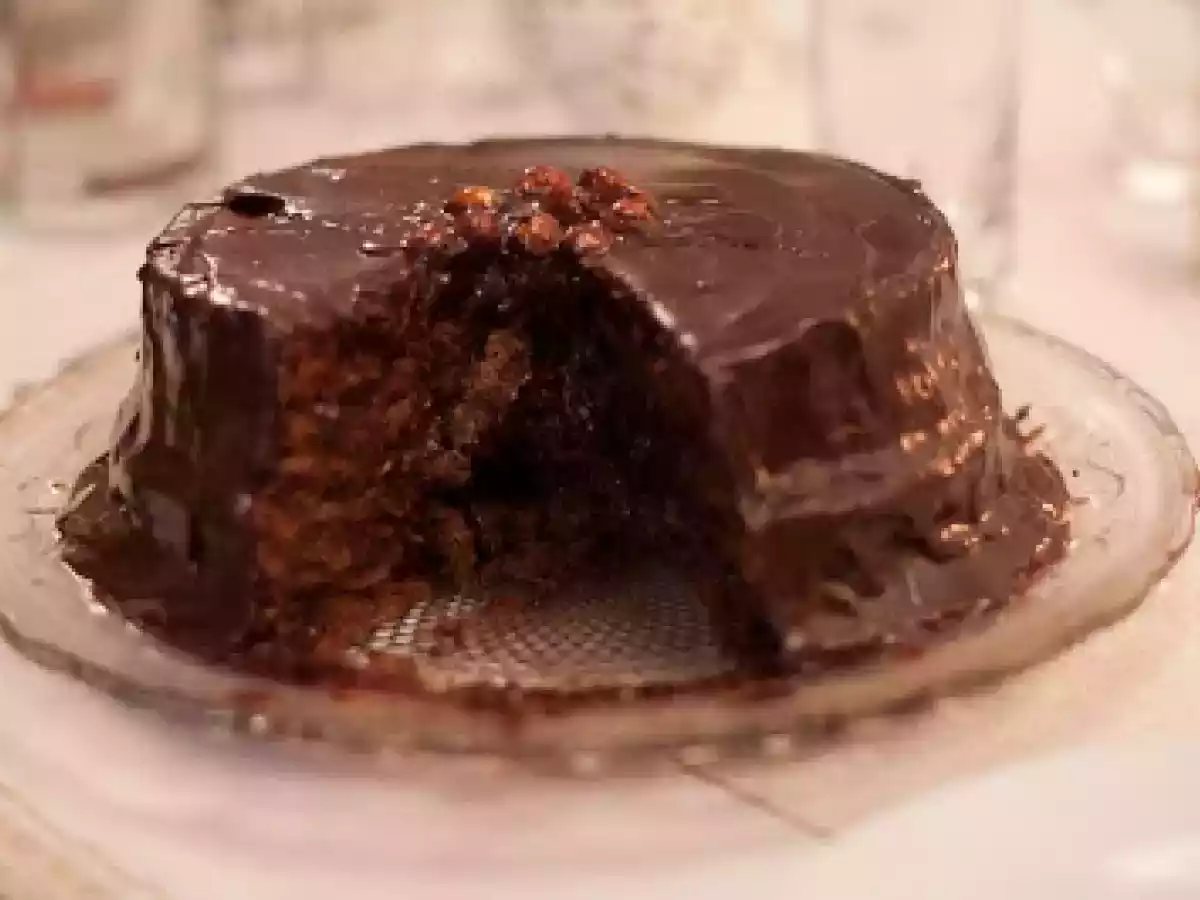 BOLO DE CHOCOLATE COM AVELÃS