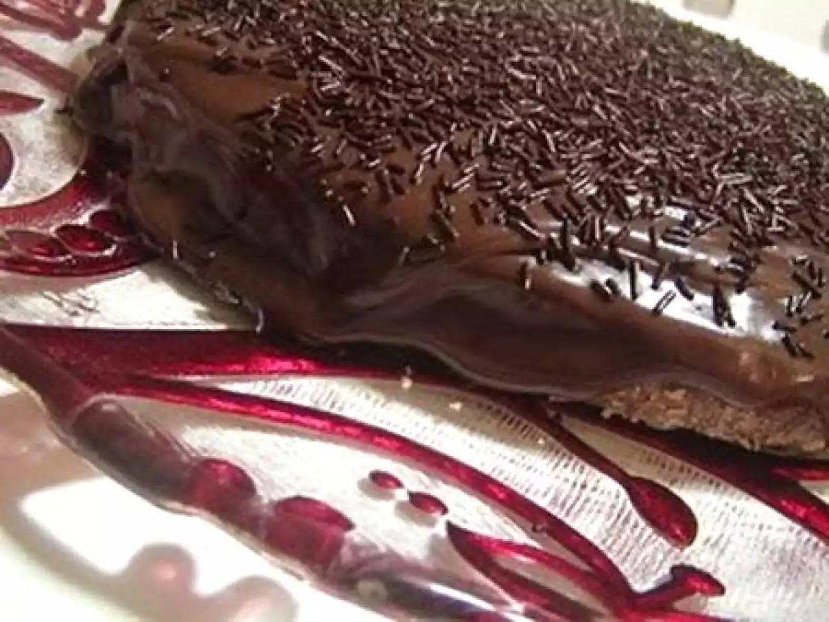 Bolo de Chocolate com Cobertura de Brigadeiro