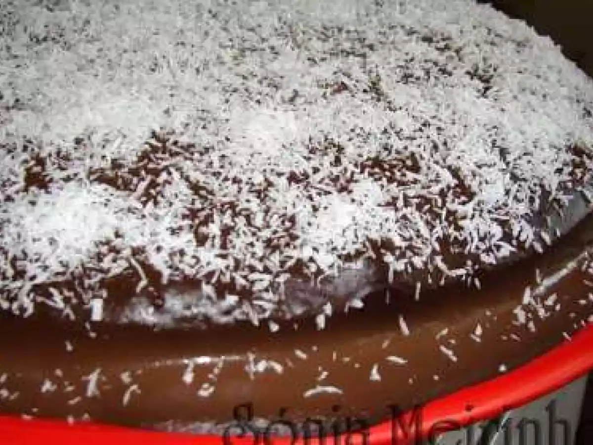 Bolo de Chocolate com Cobertura de Chocolate Quente e Côco - foto 2