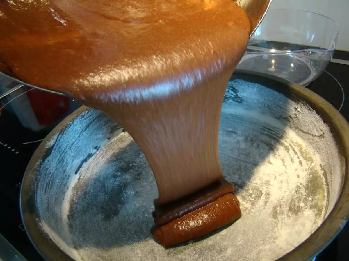 Bolo de Chocolate com Cobertura de Creme de Chocolate, Côco e Morangos - foto 4