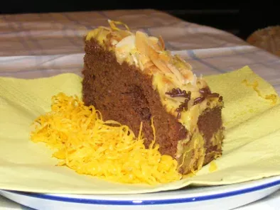 Bolo de Chocolate com cobertura de Creme de Leite, Amêndoa e Fios de Ovos - foto 2