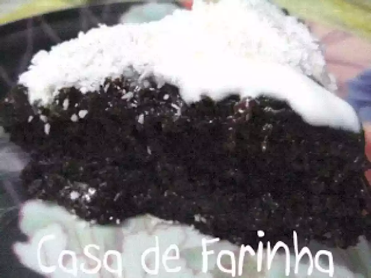Bolo de Chocolate com côco (sem farinha) - foto 3
