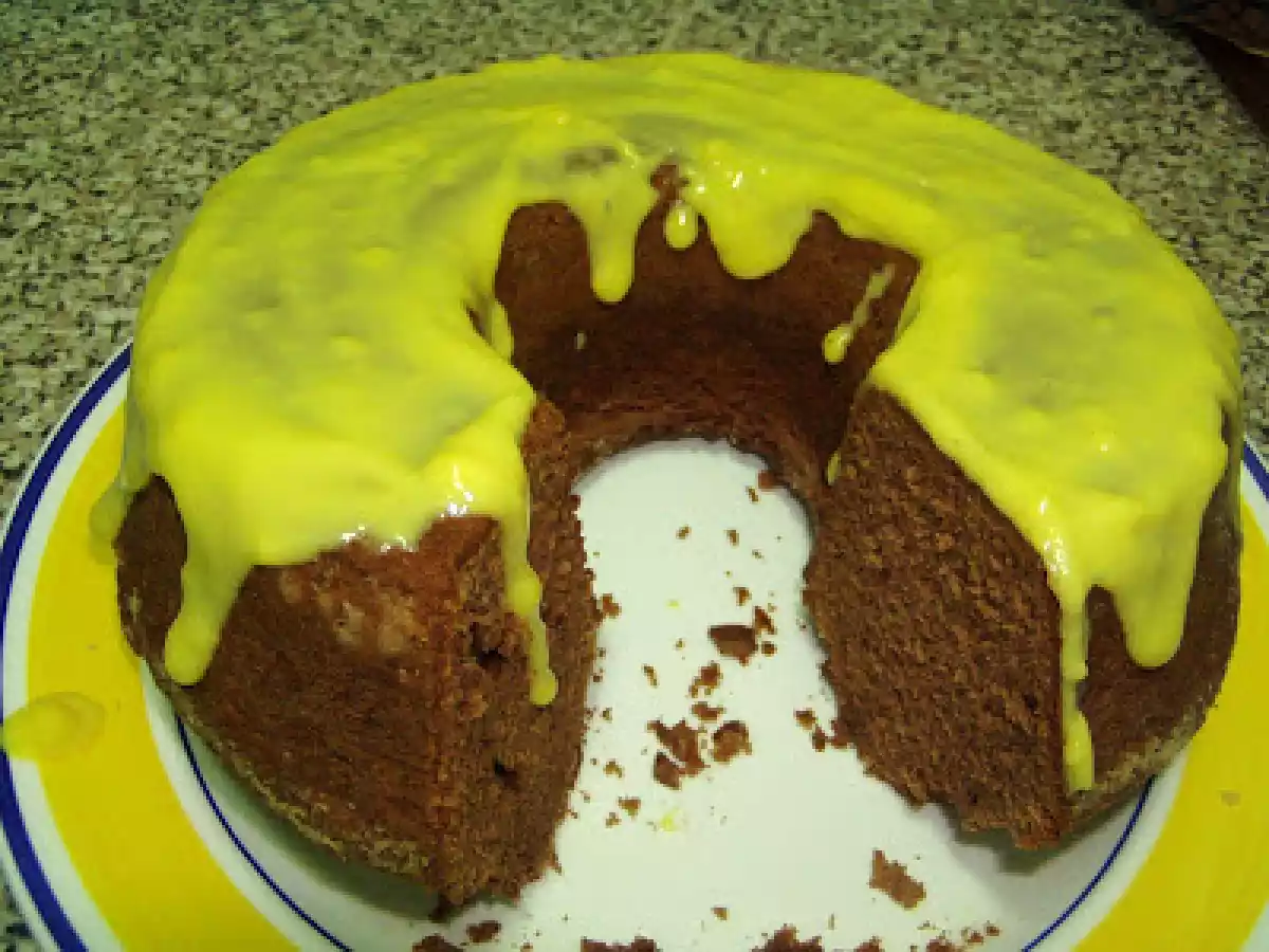Bolo de chocolate com creme custard