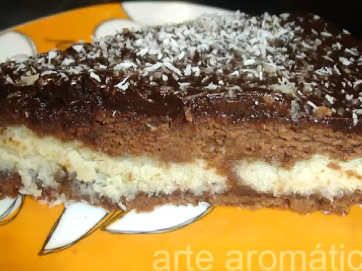 Bolo de Chocolate com recheio de coco