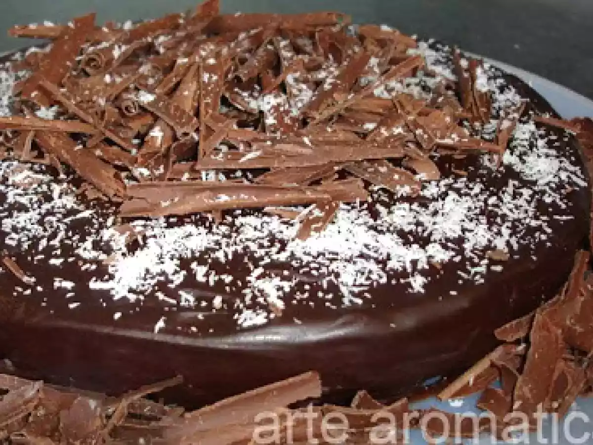 Bolo de Chocolate com recheio de coco - foto 2