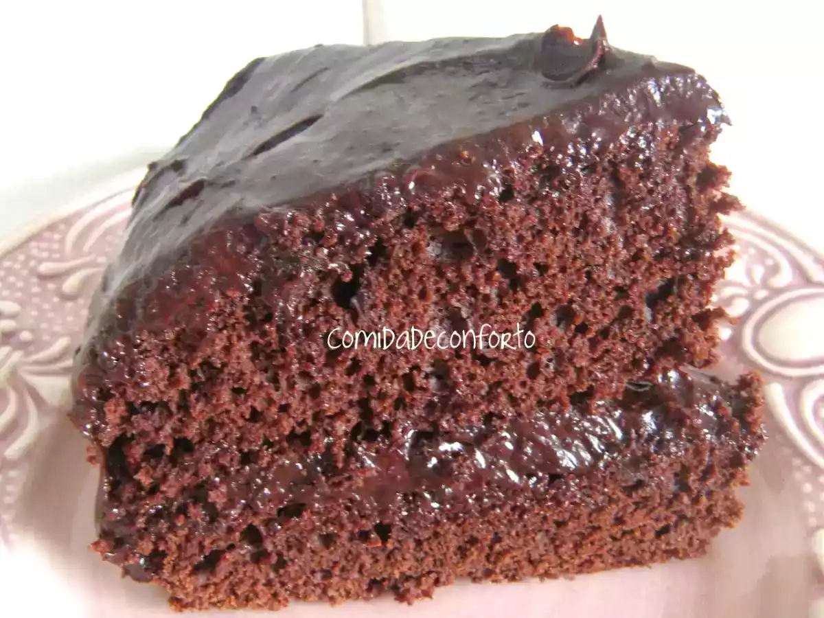 Bolo de Chocolate com recheio de Leite Condensado e... Chocolate - foto 2