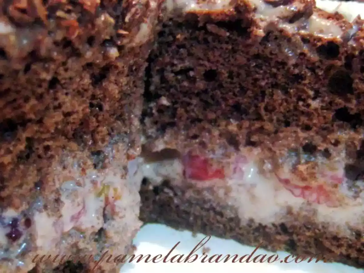 Bolo de Chocolate com recheio de Morango - foto 2