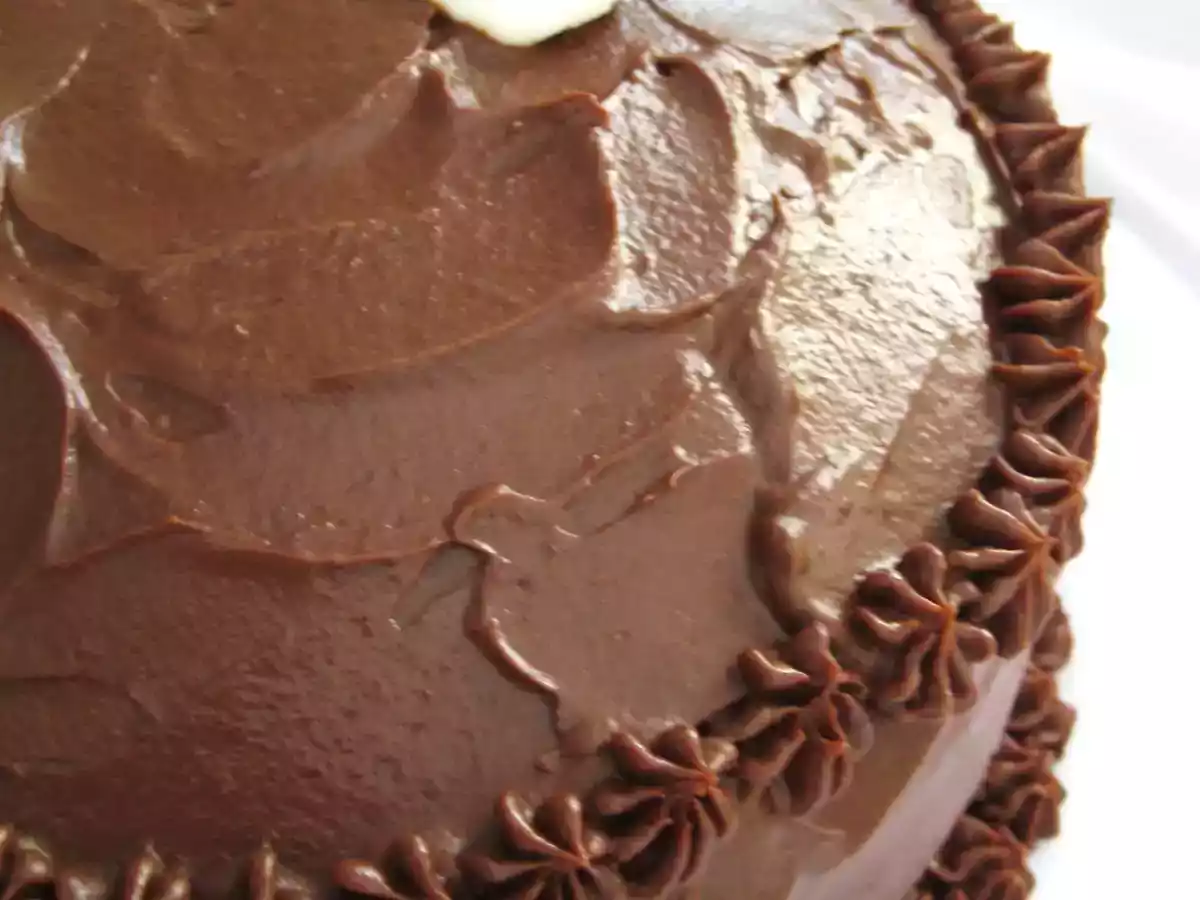 Bolo de Chocolate com Recheio Trufado de Maracujá - foto 2