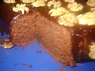 Bolo de chocolate e nozes