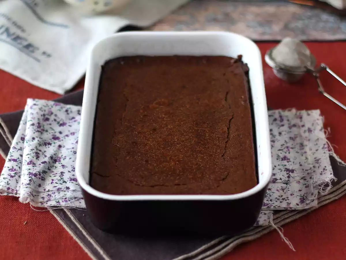 Bolo de chocolate e pasta de castanhas, sem adição de açúcar e com 4 ingredientes! - foto 2