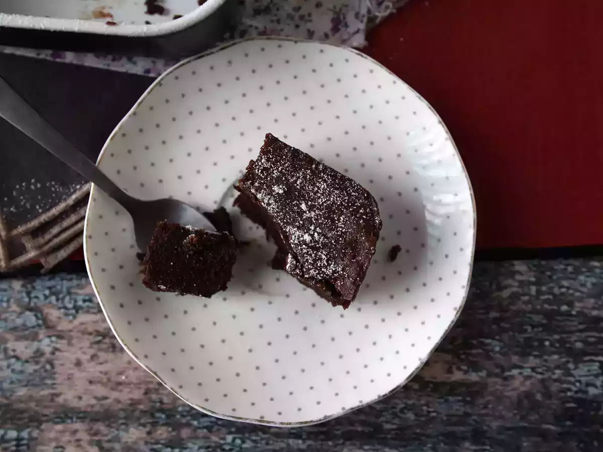 Bolo de chocolate e pasta de castanhas, sem adição de açúcar e com 4 ingredientes! - foto 3