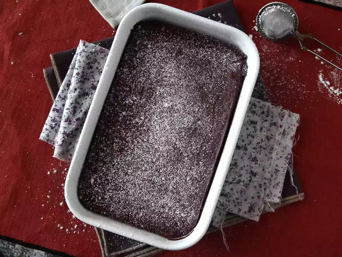 Bolo de chocolate e pasta de castanhas, sem adição de açúcar e com 4 ingredientes! - foto 4