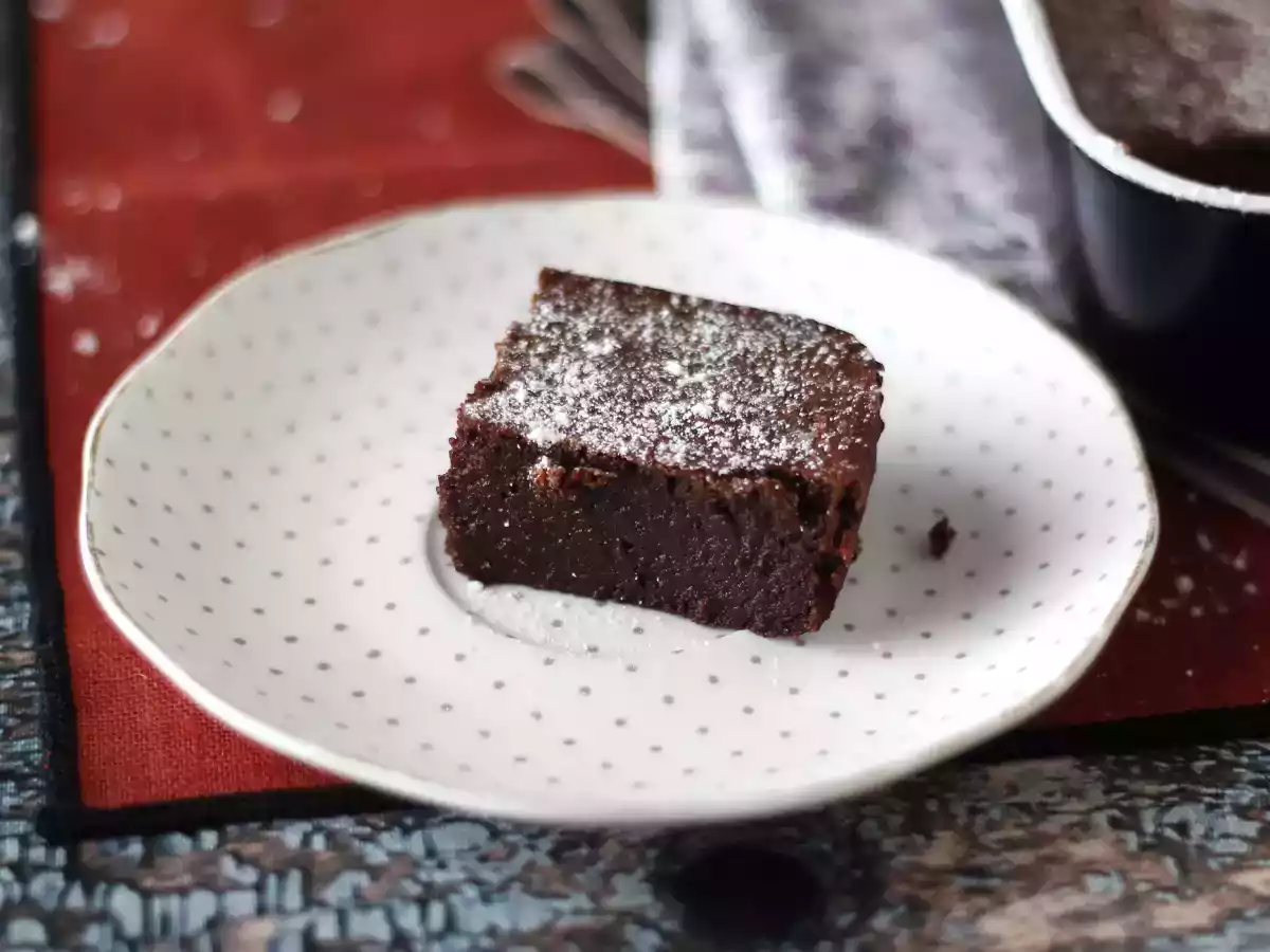 Bolo de chocolate e pasta de castanhas, sem adição de açúcar e com 4 ingredientes! - foto 7