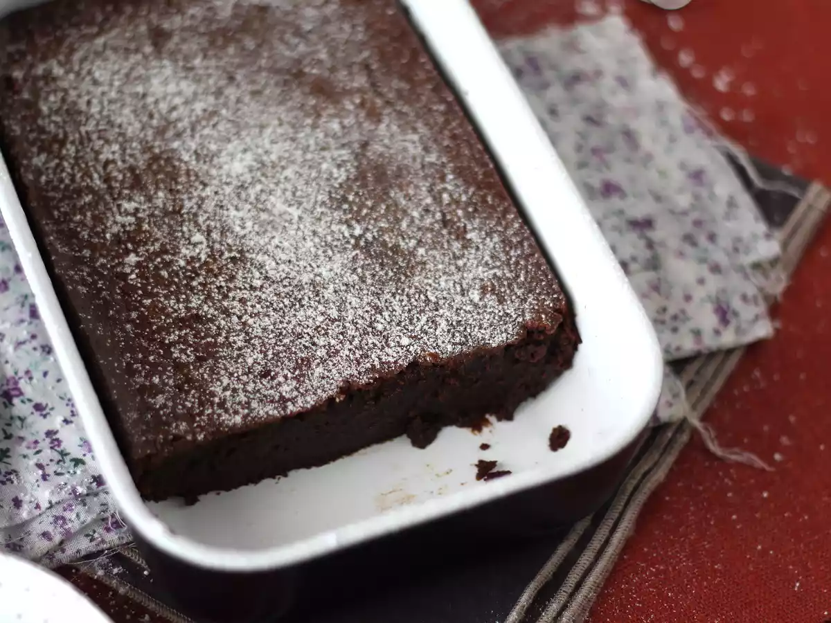 Bolo de chocolate e pasta de castanhas, sem adição de açúcar e com 4 ingredientes! - foto 8