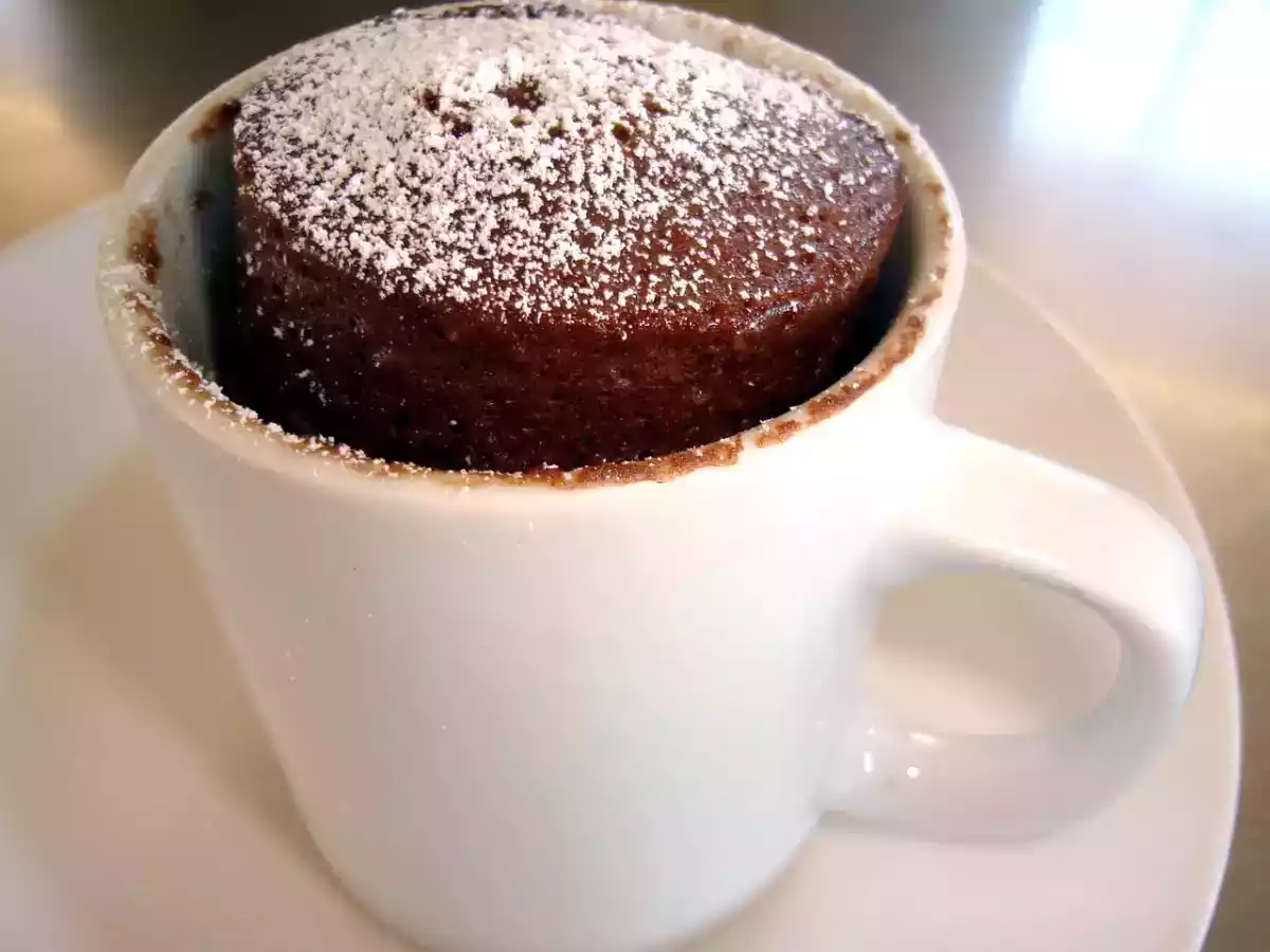 Bolo de Chocolate em uma Caneca - Microondas (3 min.)