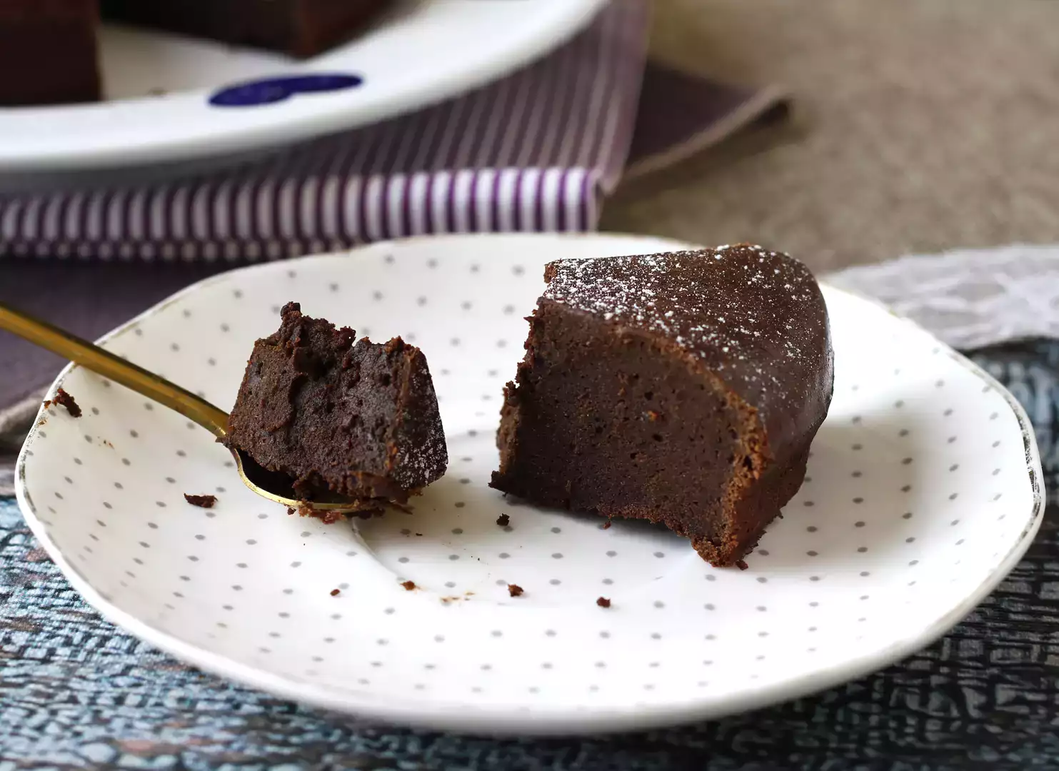 Bolo de chocolate fondant com whey: sobremesa proteica fácil e deliciosa