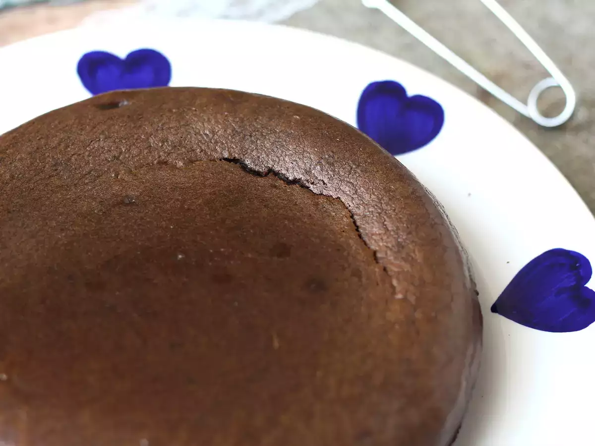 Bolo de chocolate fondant com whey: sobremesa proteica fácil e deliciosa - foto 8