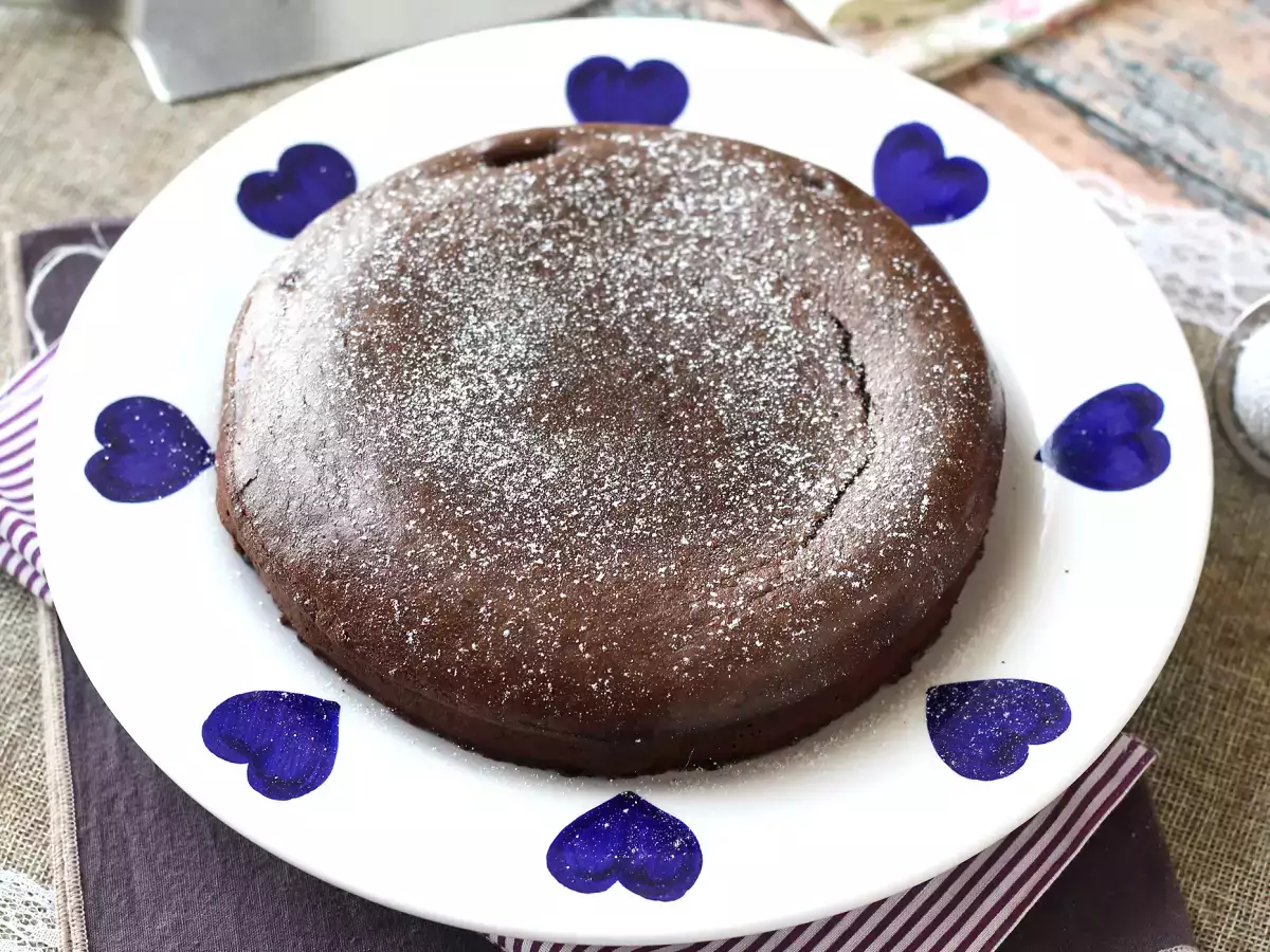 Bolo de chocolate fondant com whey: sobremesa proteica fácil e deliciosa - foto 9