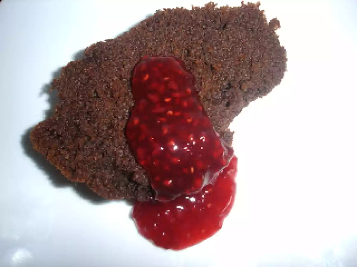 Bolo de Chocolate na MFP com compota de Framboesa e Baunilha