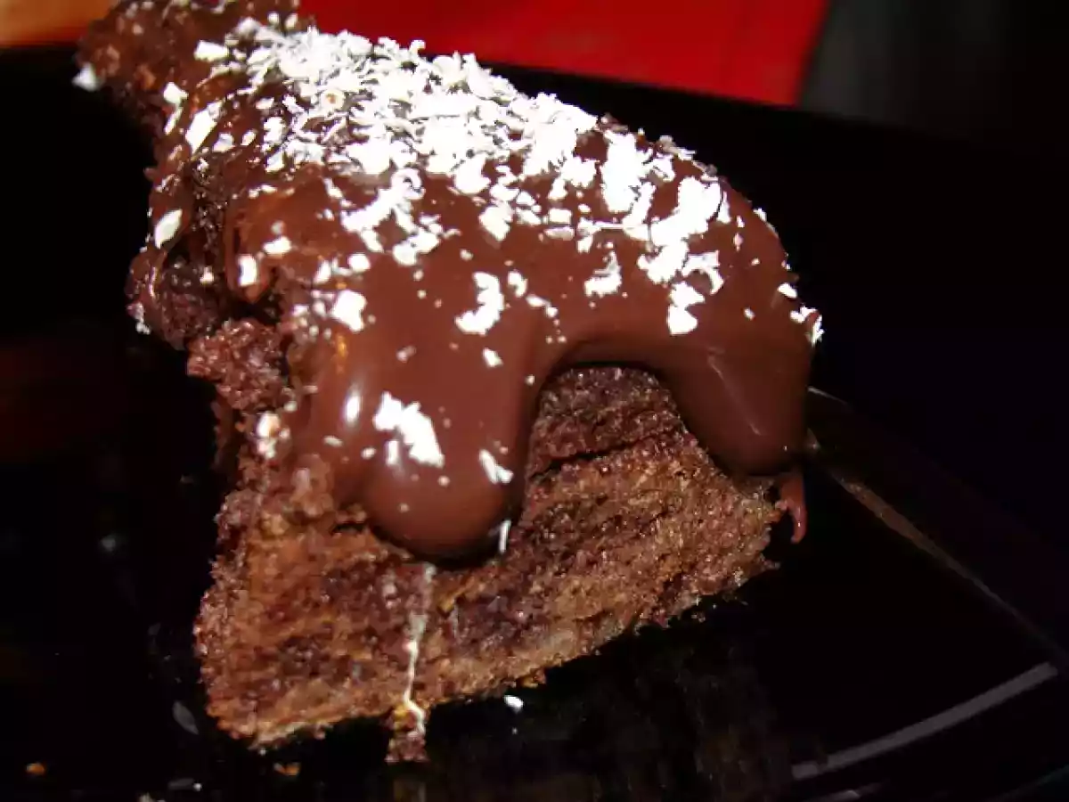 Bolo de Chocolate Recheado com Creme Russo e Coberto com Leite Condensado de Chocolate - foto 6