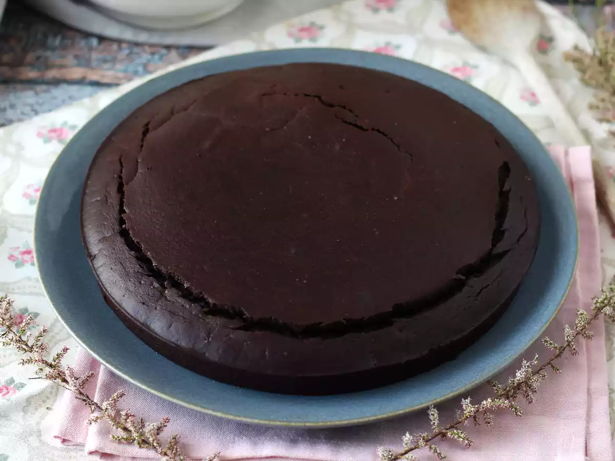 Bolo de chocolate sem lactose e sem batedeira - foto 2