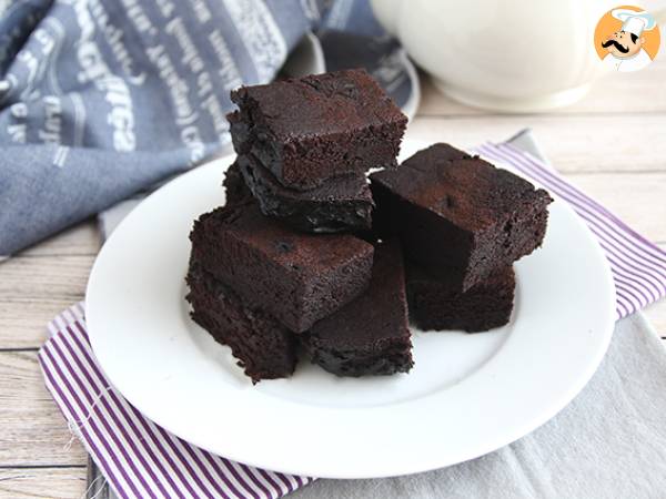 Bolos de chocolate veganos (sem ovos e sem leite) simples e